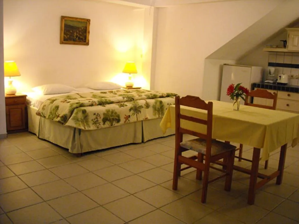 Ade'S Domicil Hotell Bacolet Pensionat